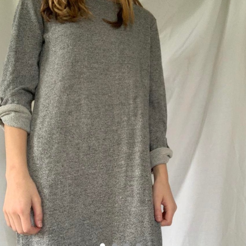 Elbow length shirt dress, button on the sleeves, zipper on one shoulder